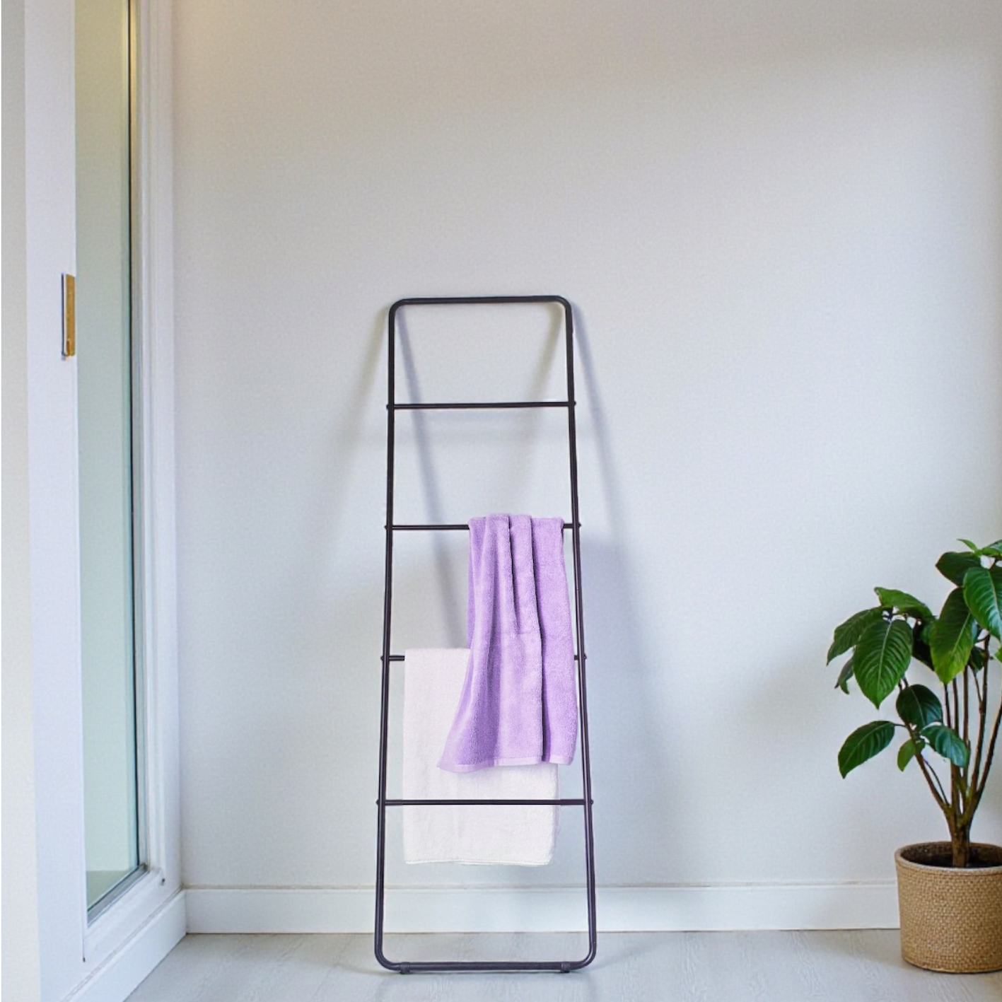 Tall Metal Blanket Towel Ladder 4 Rungs Hooks Bathroom Rack