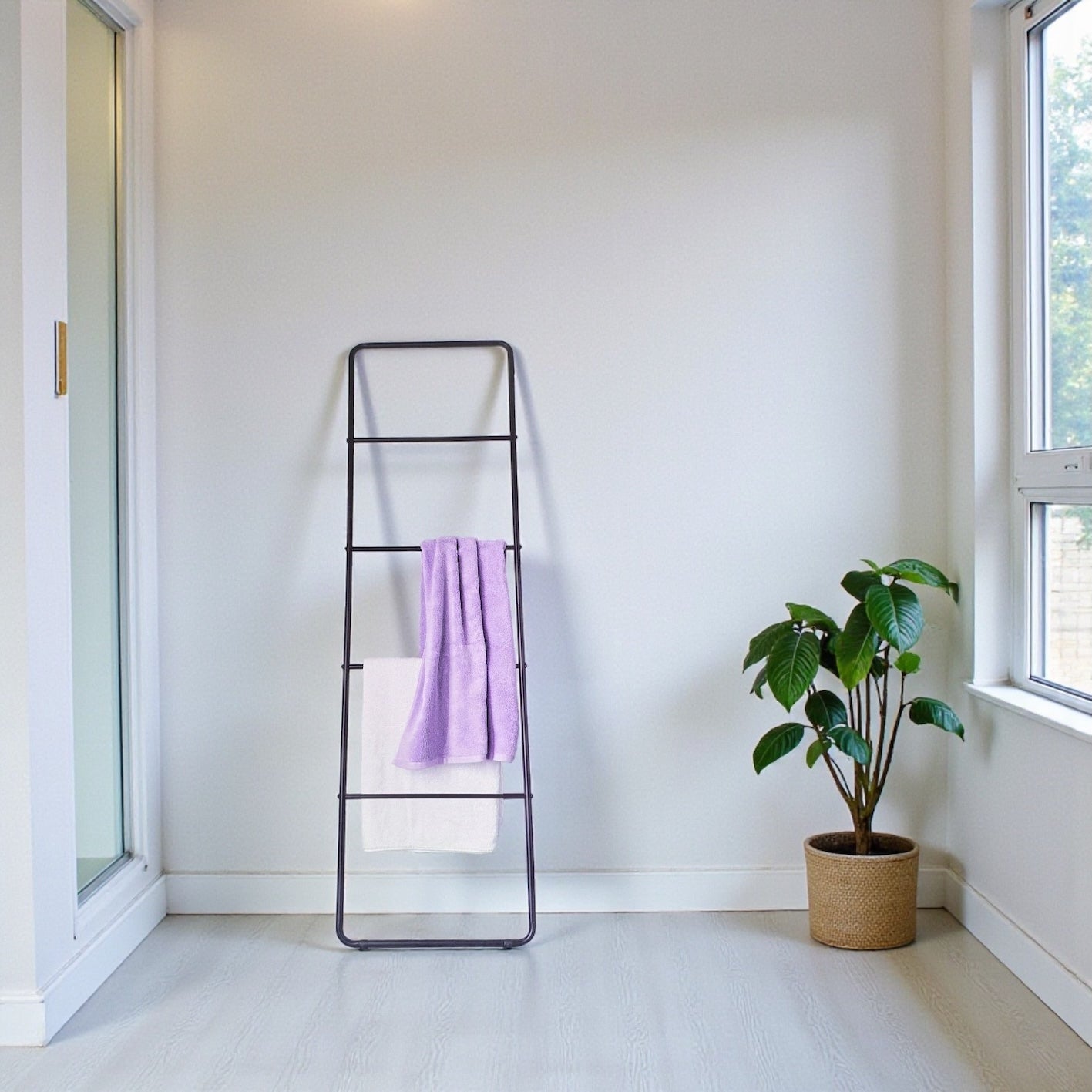 Tall Metal Blanket Towel Ladder 4 Rungs Hooks Bathroom Rack